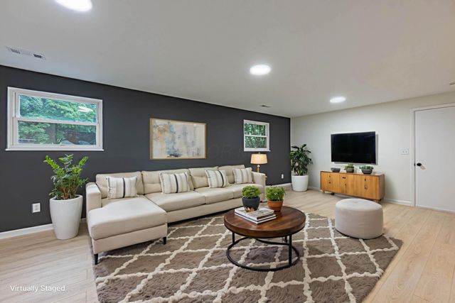 1922 Old Coach Road, Springfield, OH 45505