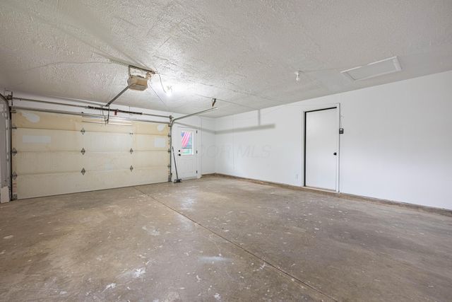 1922 Old Coach Road, Springfield, OH 45505