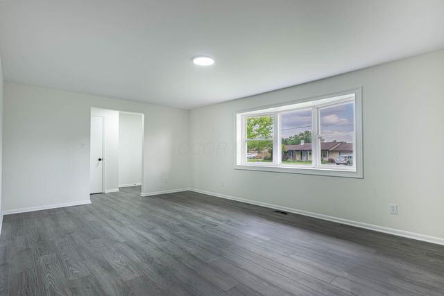 1922 Old Coach Road, Springfield, OH 45505