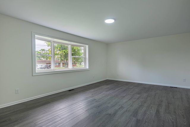 1922 Old Coach Road, Springfield, OH 45505