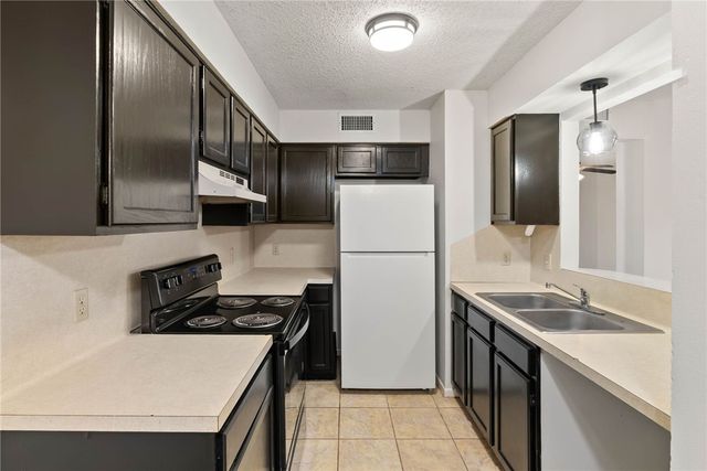 7252 The Mansions Dr, Corpus Christi, TX 78414