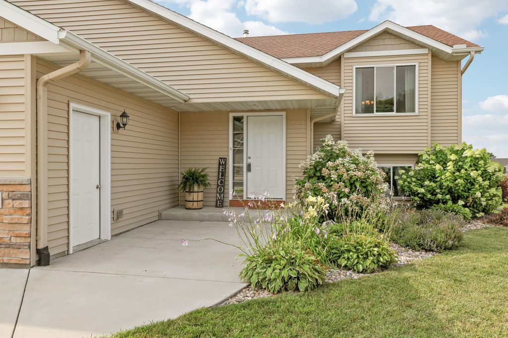 1108 Mulberry Avenue NE, Montgomery, MN 56069 — photo 3