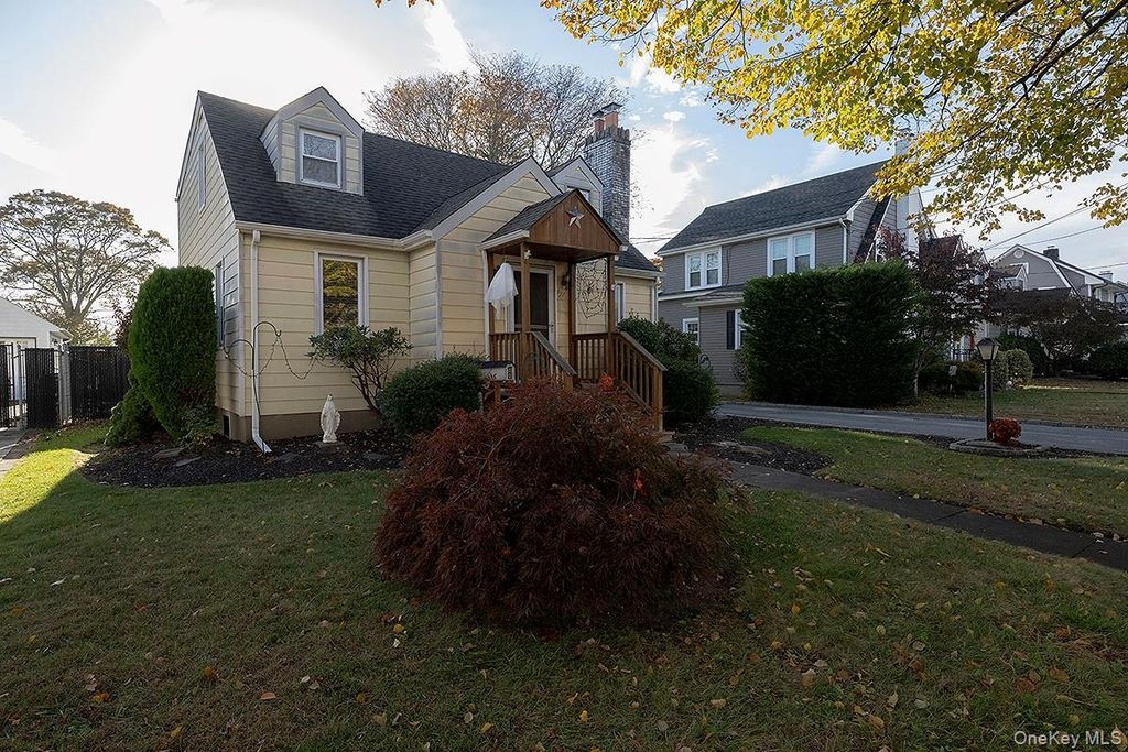 471 Windsor Place, Oceanside, NY 11572