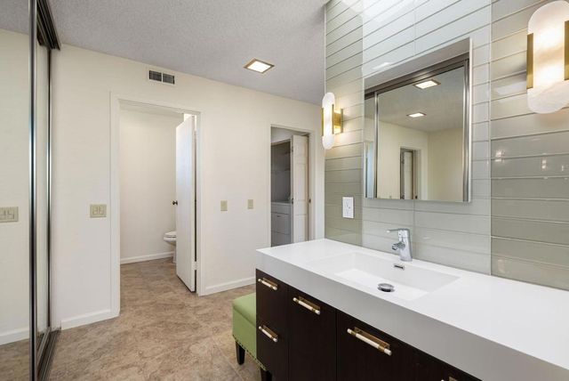 128 Desert W Drive, Rancho Mirage, CA 92270