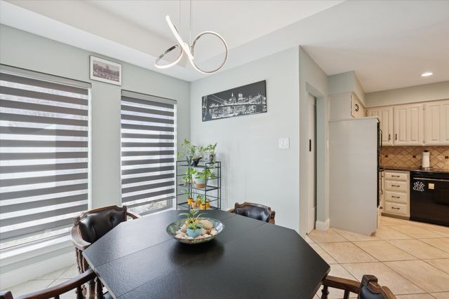 325 Cottonwood Lane, Hurst, TX 76054