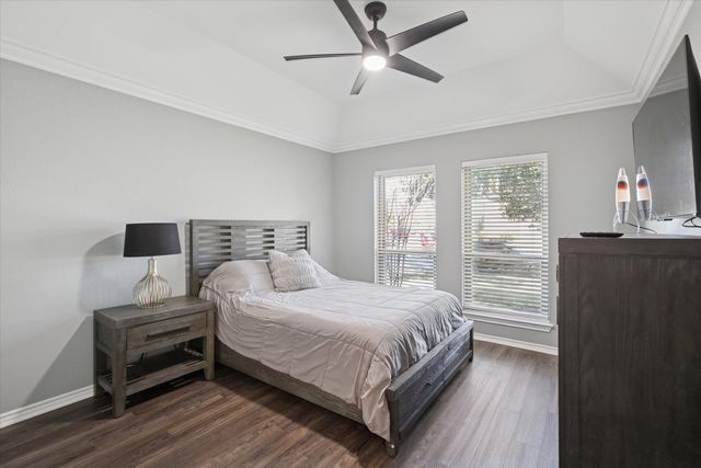 325 Cottonwood Lane, Hurst, TX 76054