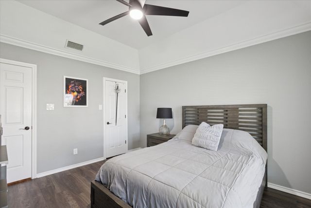 325 Cottonwood Lane, Hurst, TX 76054