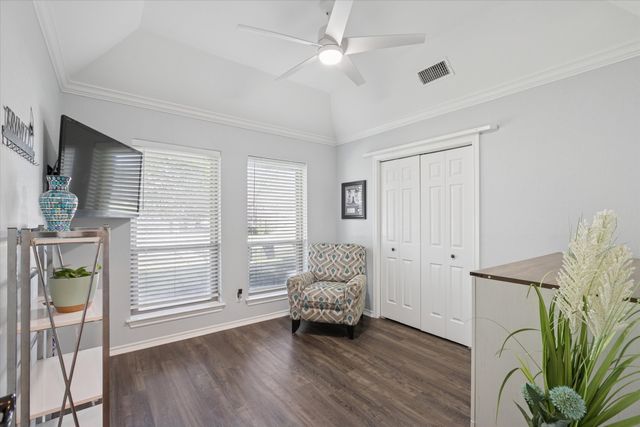 325 Cottonwood Lane, Hurst, TX 76054