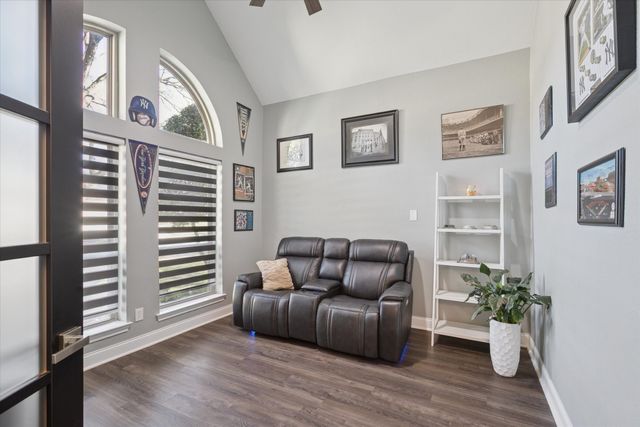 325 Cottonwood Lane, Hurst, TX 76054