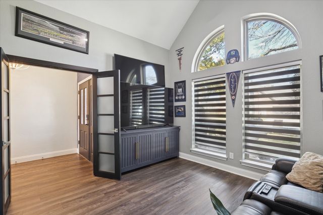 325 Cottonwood Lane, Hurst, TX 76054