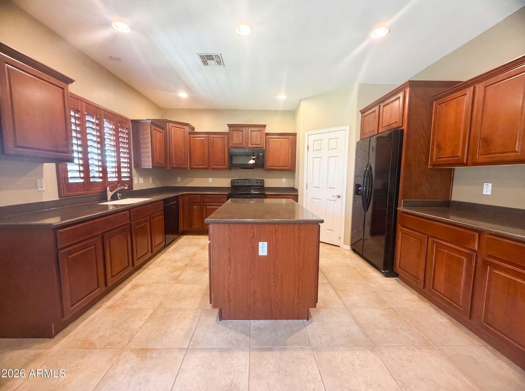 7533 W RUSHMORE Way, Florence, AZ 85132 — photo 2