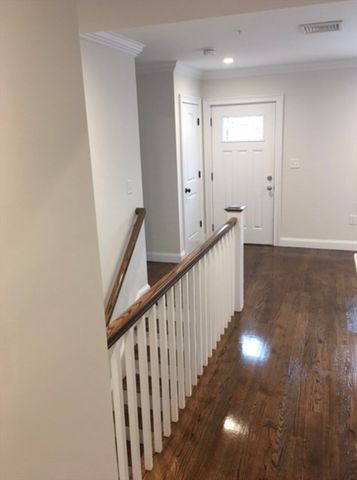 3381R Washington 1, Boston, MA 02130