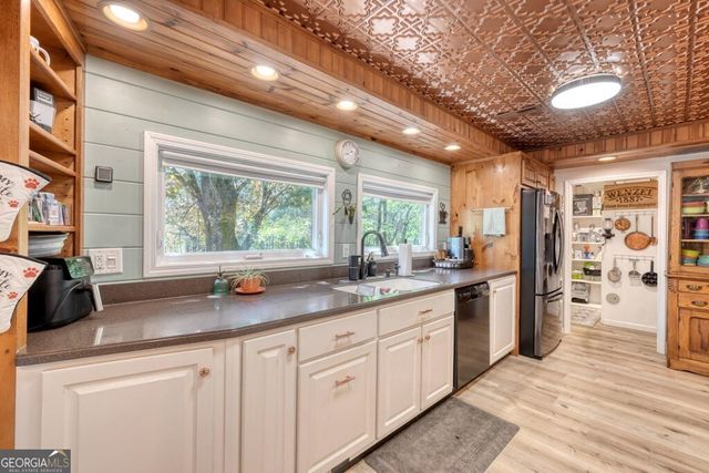 710 Town Mountain Road, Hayesville, NC 28904