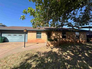 704 W REBECCA AVENUE, Iowa Park, TX 76367