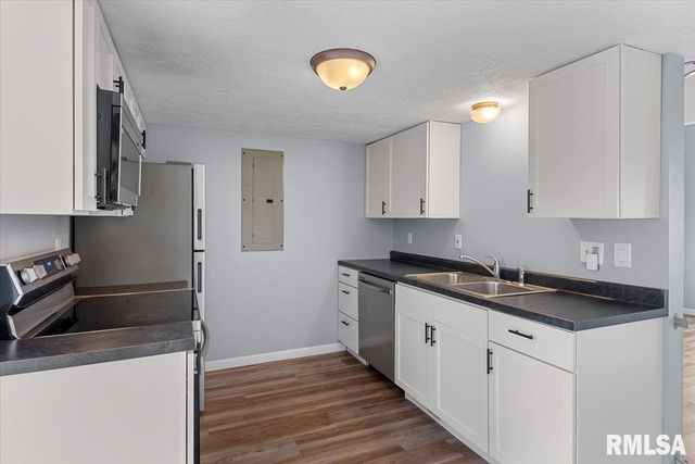 130 Genoa Drive, Springfield, IL 62703