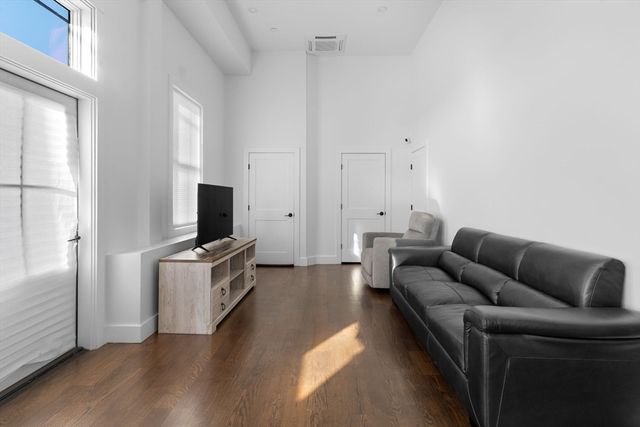 133 Boardman 1, Boston, MA 02128