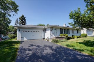 42 Kings Lane, Irondequoit, NY 14617