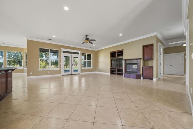 22894 Blue Jay Lane, Anderson, CA 96007