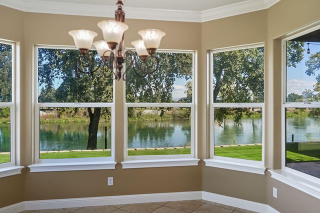 22894 Blue Jay Lane, Anderson, CA 96007