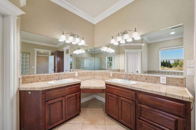 22894 Blue Jay Lane, Anderson, CA 96007