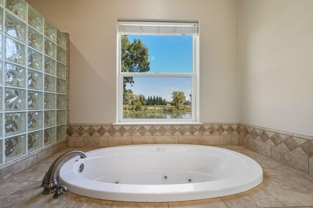 22894 Blue Jay Lane, Anderson, CA 96007