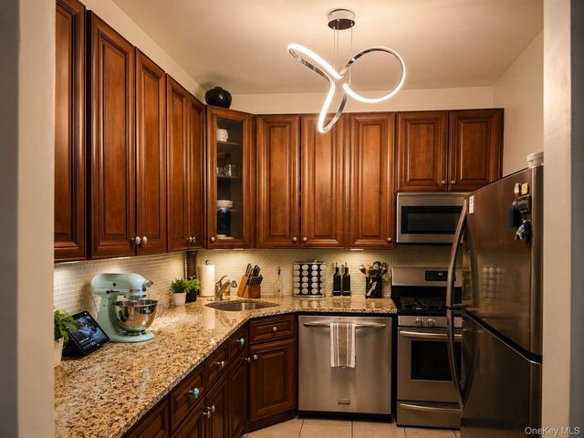 16015 Powells Cove Boulevard C7, Whitestone, NY 11357