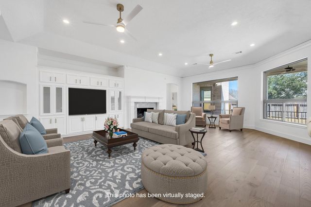 686 Edgewood Drive, Montgomery, TX 77356