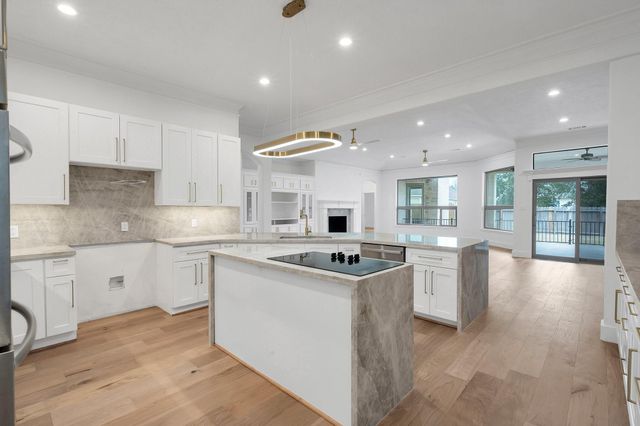 686 Edgewood Drive, Montgomery, TX 77356