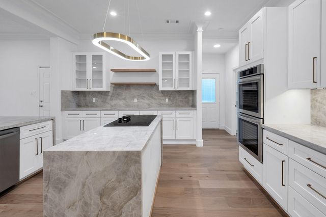 686 Edgewood Drive, Montgomery, TX 77356