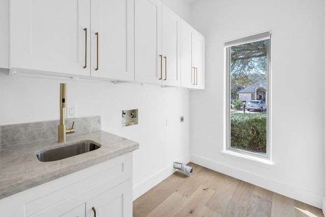 686 Edgewood Drive, Montgomery, TX 77356