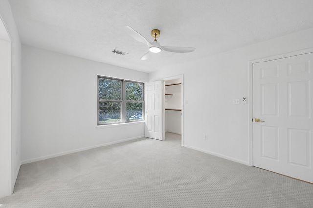 686 Edgewood Drive, Montgomery, TX 77356