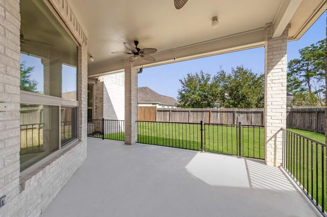 686 Edgewood Drive, Montgomery, TX 77356