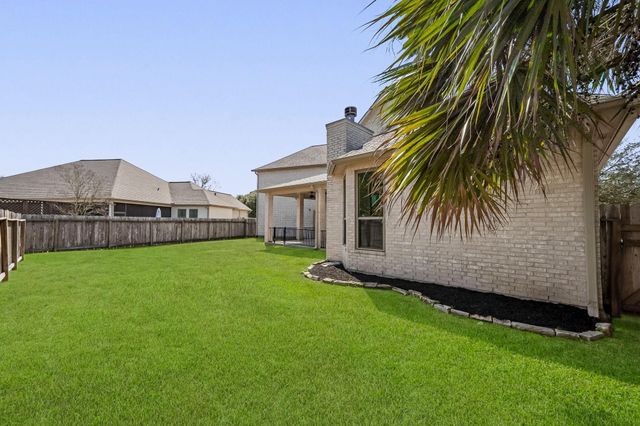 686 Edgewood Drive, Montgomery, TX 77356