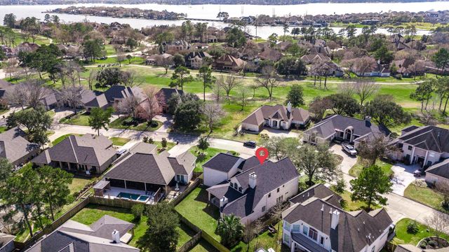 686 Edgewood Drive, Montgomery, TX 77356
