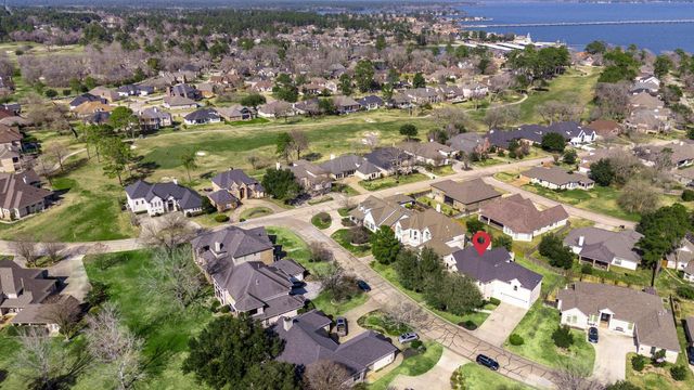 686 Edgewood Drive, Montgomery, TX 77356