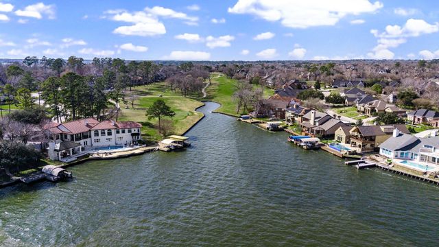 686 Edgewood Drive, Montgomery, TX 77356