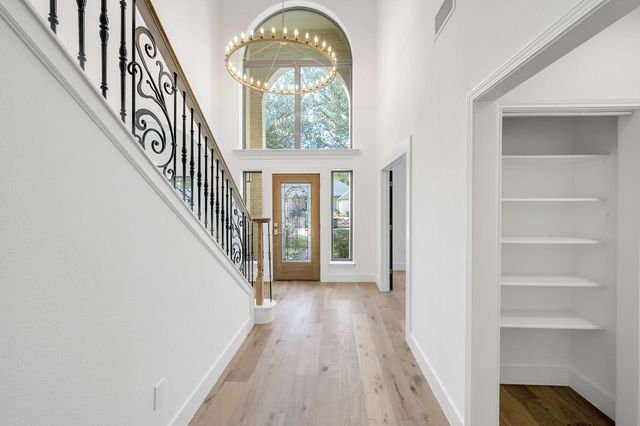 686 Edgewood Drive, Montgomery, TX 77356