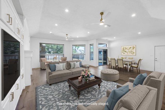 686 Edgewood Drive, Montgomery, TX 77356