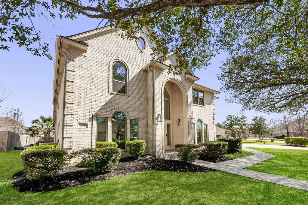 686 Edgewood Drive, Montgomery, TX 77356
