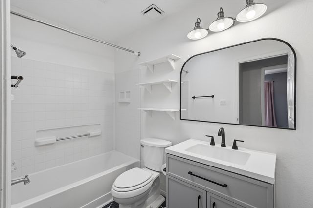 1741 Blueberry Drive NE, Rio Rancho, NM 87144