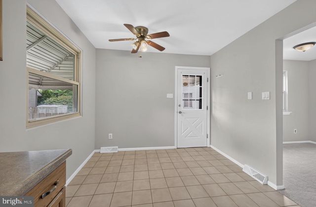 21 UPLAND RD, Brookhaven, PA 19015