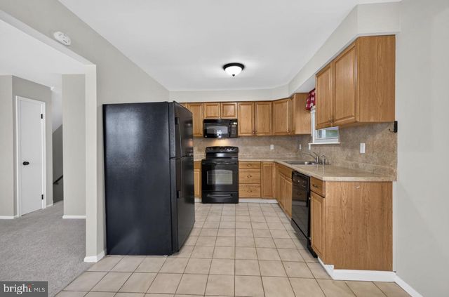 21 UPLAND RD, Brookhaven, PA 19015