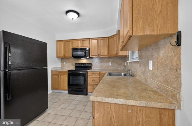 21 UPLAND RD, Brookhaven, PA 19015
