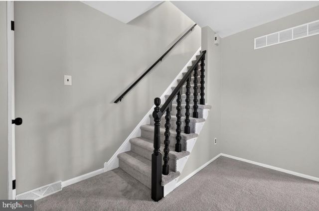 21 UPLAND RD, Brookhaven, PA 19015