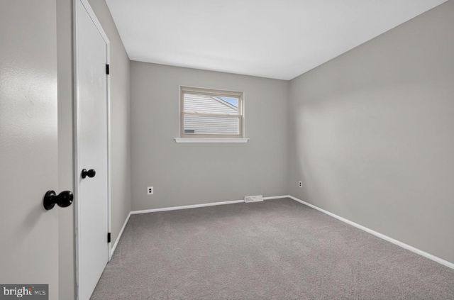 21 UPLAND RD, Brookhaven, PA 19015