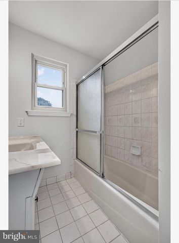 21 UPLAND RD, Brookhaven, PA 19015