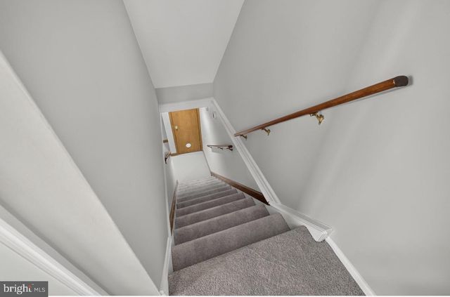 21 UPLAND RD, Brookhaven, PA 19015
