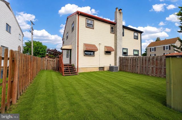 21 UPLAND RD, Brookhaven, PA 19015