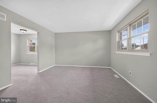 21 UPLAND RD, Brookhaven, PA 19015
