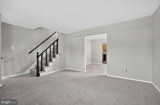 21 UPLAND RD, Brookhaven, PA 19015